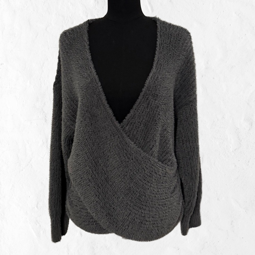 Urban Outfitters Sweater Womens Large Grey NEW Eyelash Knit Wrap Front Fuzzy